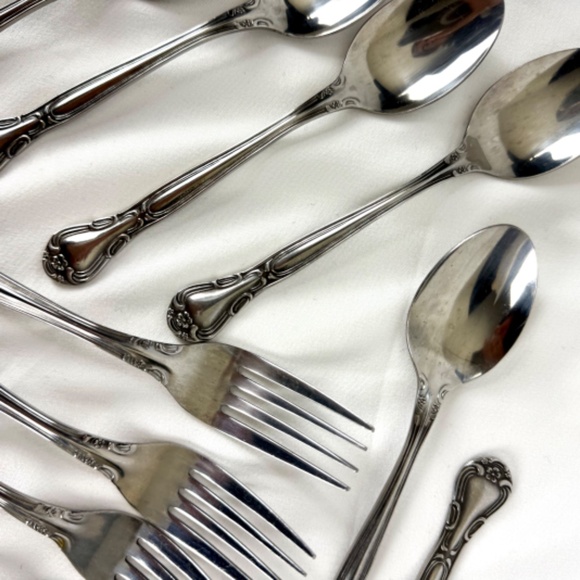 Vintage Wallace Plantation Stainless Flatware 18 pc Lot Teaspoons Forks Knives - Picture 10 of 11